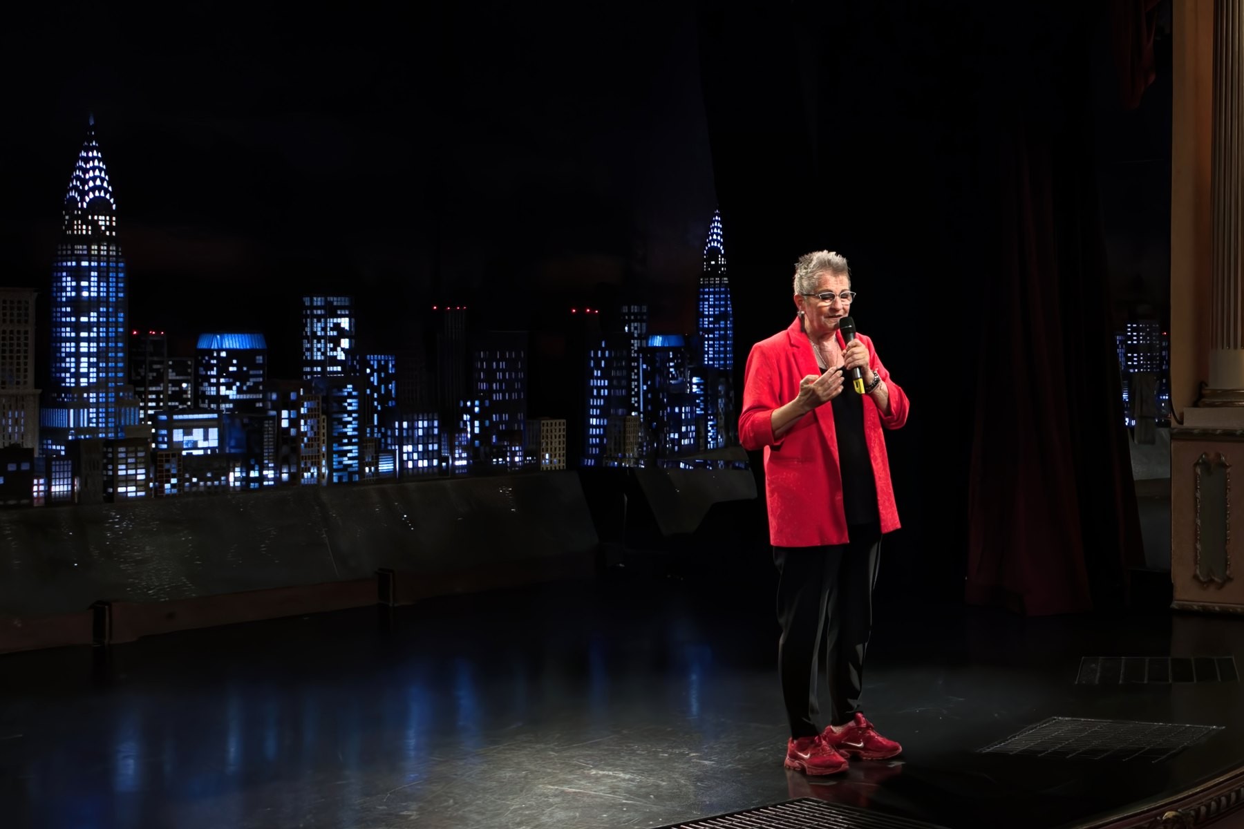 Martina Siegl auf der Bühne in New York
